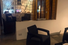 lhacienda_rodrigues_escalier_entree_bibliotheque_tv1