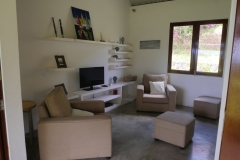 lhacienda_rodrigues_escalier_entree_bibliotheque_tv6